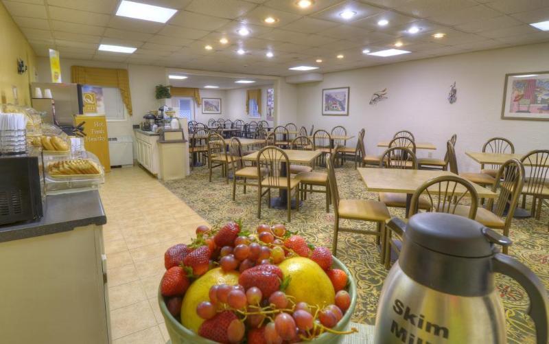 Seafarer Inn & Suites, Ascend Hotel Collection Jekyll Island Bagian luar foto